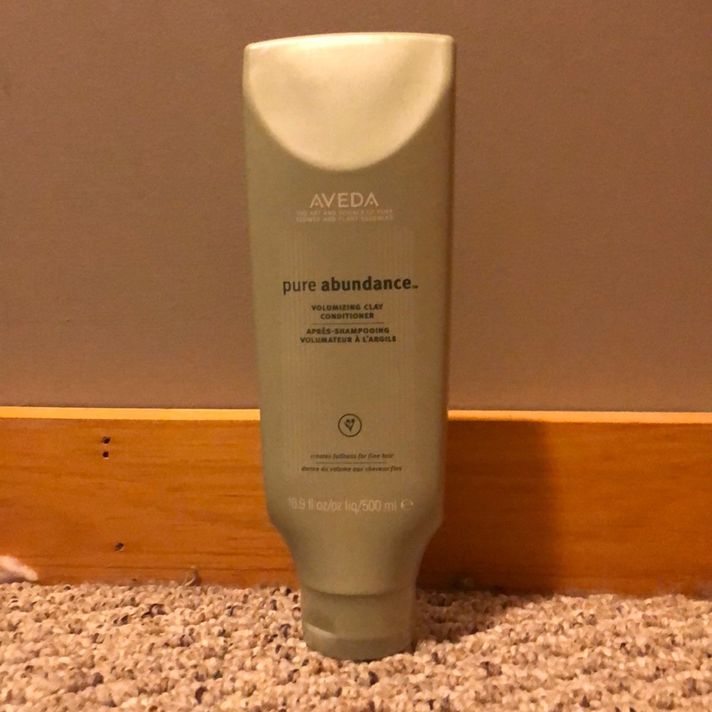 Aveda Pure Abundance volumizing clay conditioner.
